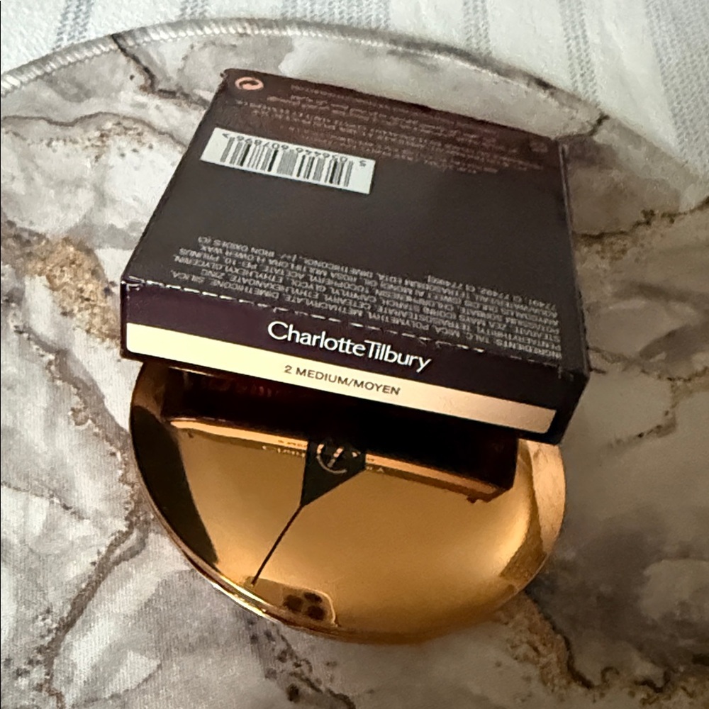 Charlotte Tilbury Airbrush Flawless Finish Powder - Picture 2 of 4